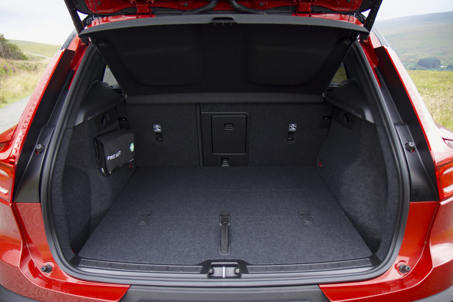 Volvo XC40 Recharge Twin boot space